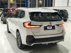 بی ئێم دەبڵیو iX1